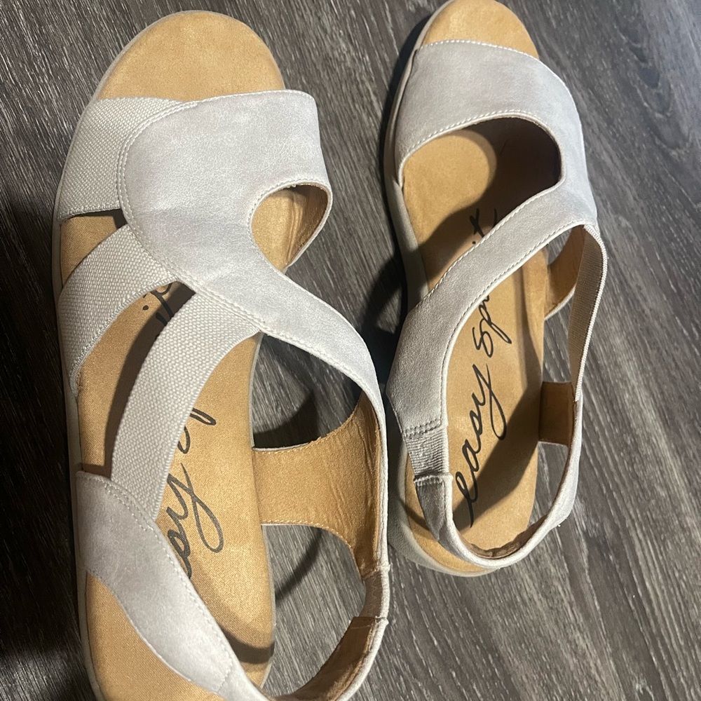 Easy Spirit Women's Light Gray and Tan Sandals Kalayla Size 10w like new.
